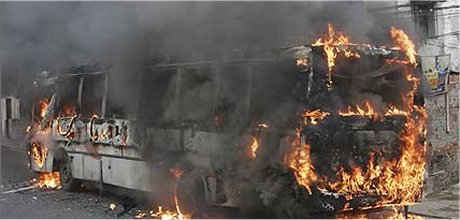 brennender Bus in Rio de Janeiro