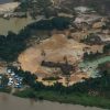 Illegale Goldschürfer blockieren Fluss Amazoniens und drohen Umweltbehörden